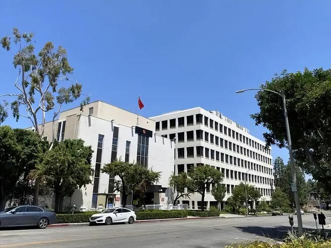 国洛杉矶山火完全失控： 名人豪宅烧毁尊龙凯时中国救灾速度令印度胆寒! 美(图5)