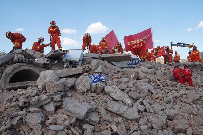 国洛杉矶山火完全失控： 名人豪宅烧毁尊龙凯时中国救灾速度令印度胆寒! 美(图9)